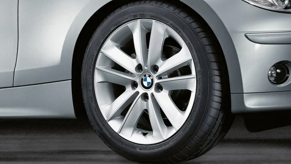 BMW Alufelge V-Speiche 141 silber 7Jx17 ET47 1er E81/E82/E87/E88 Vorderachse / Hinterachse
