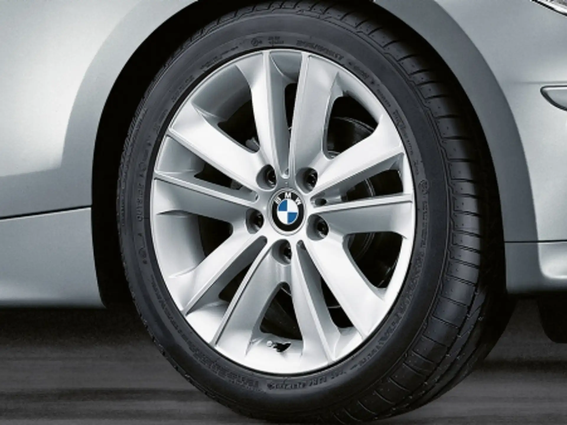 BMW Alufelge V-Speiche 141 silber 7Jx17 ET47 1er E81/E82/E87/E88 Vorderachse / Hinterachse