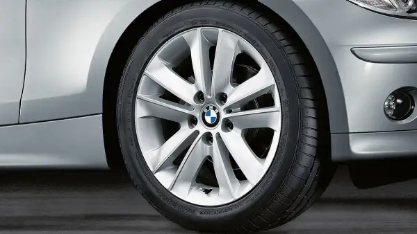 BMW Alufelge V-Speiche 141 silber 7J ET47 1er E81/E82/E87/E88 Vor