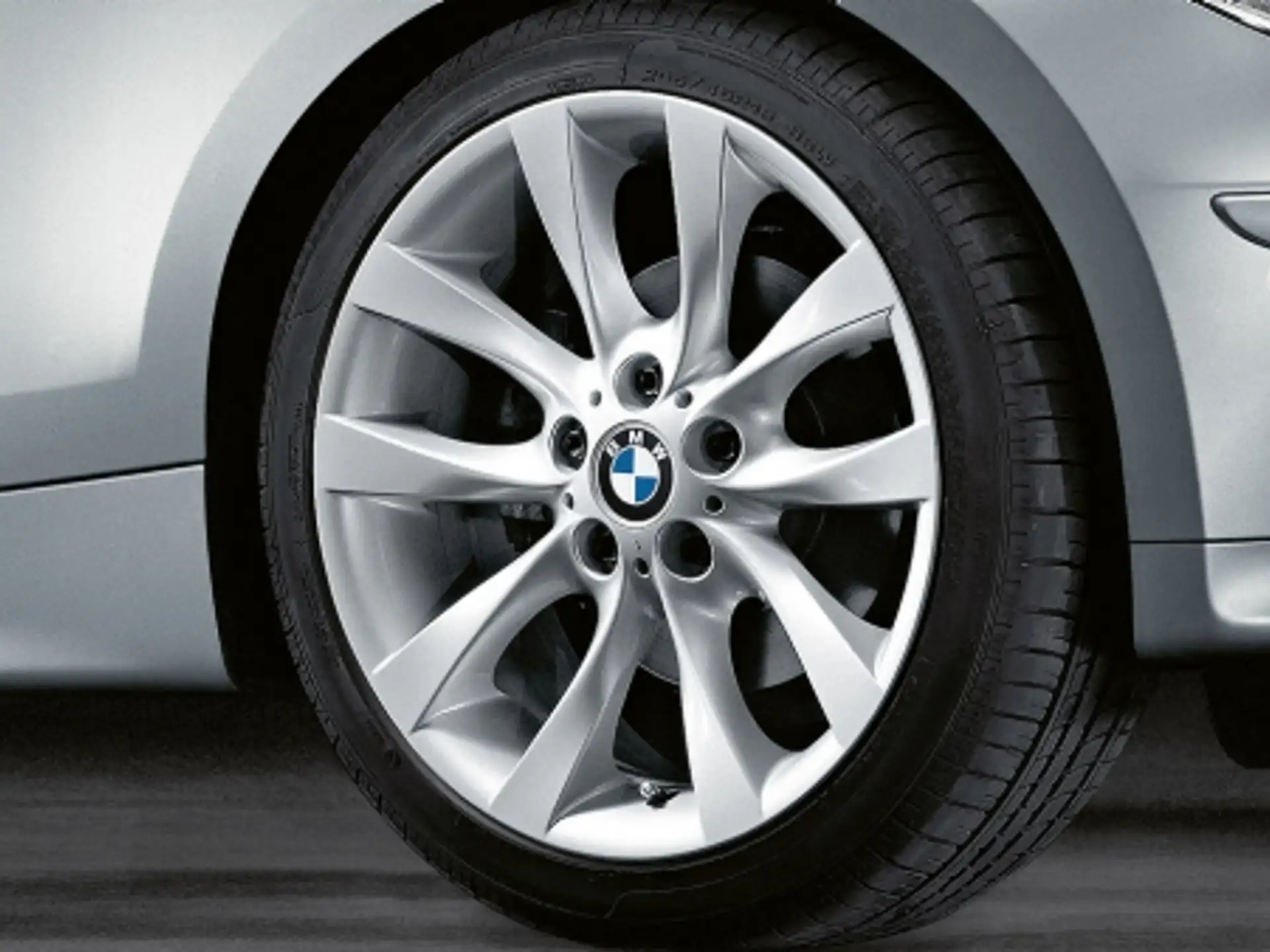 BMW Alufelge V-Speiche 217 silber 8,5Jx18 ET52 1er E81/E82/E87/E88 Hinterachse
