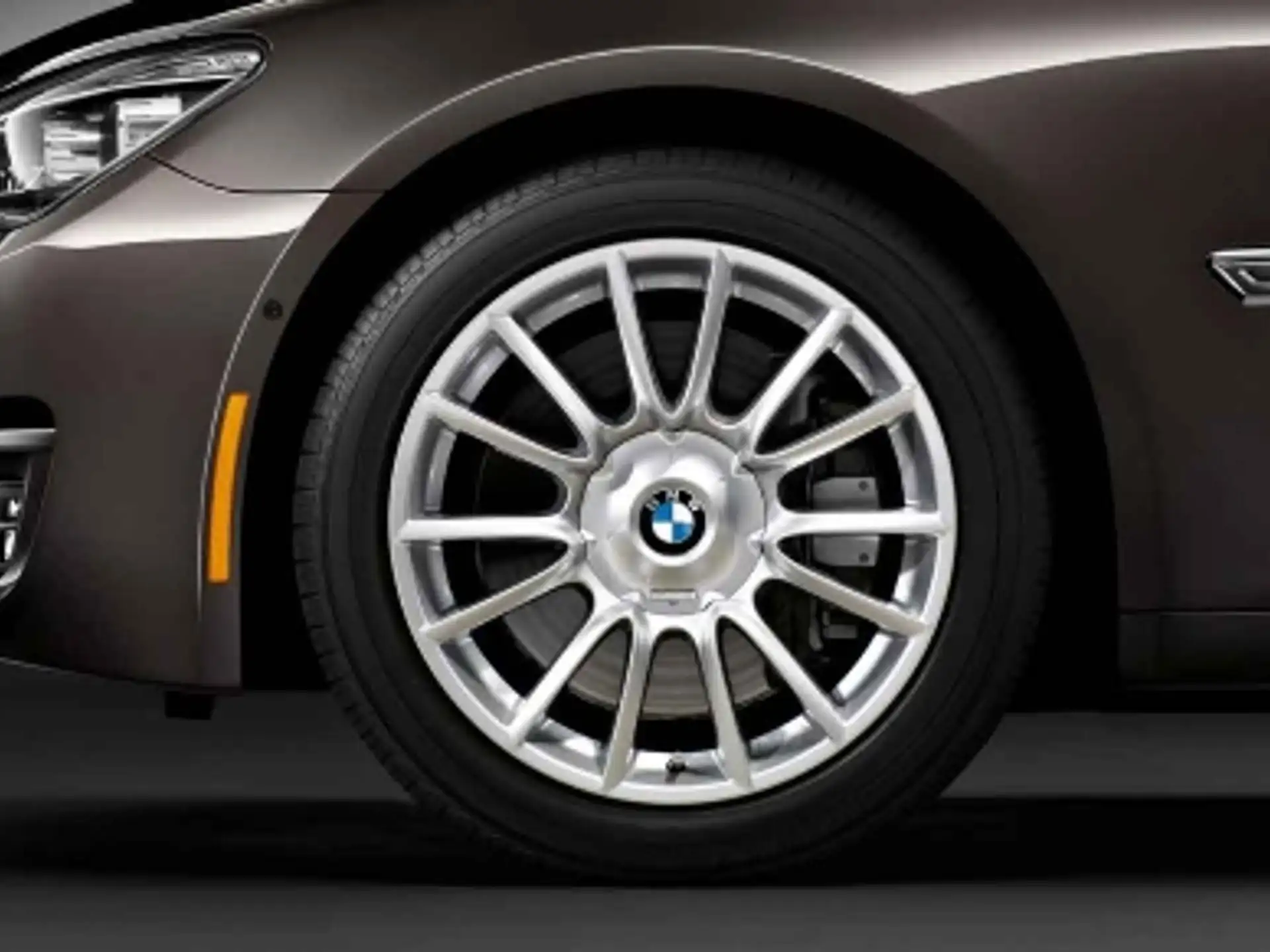 BMW Alufelge V-Speiche 228 silber 9Jx19 ET39 3er E90/E91/E92/E93 Hinterachse