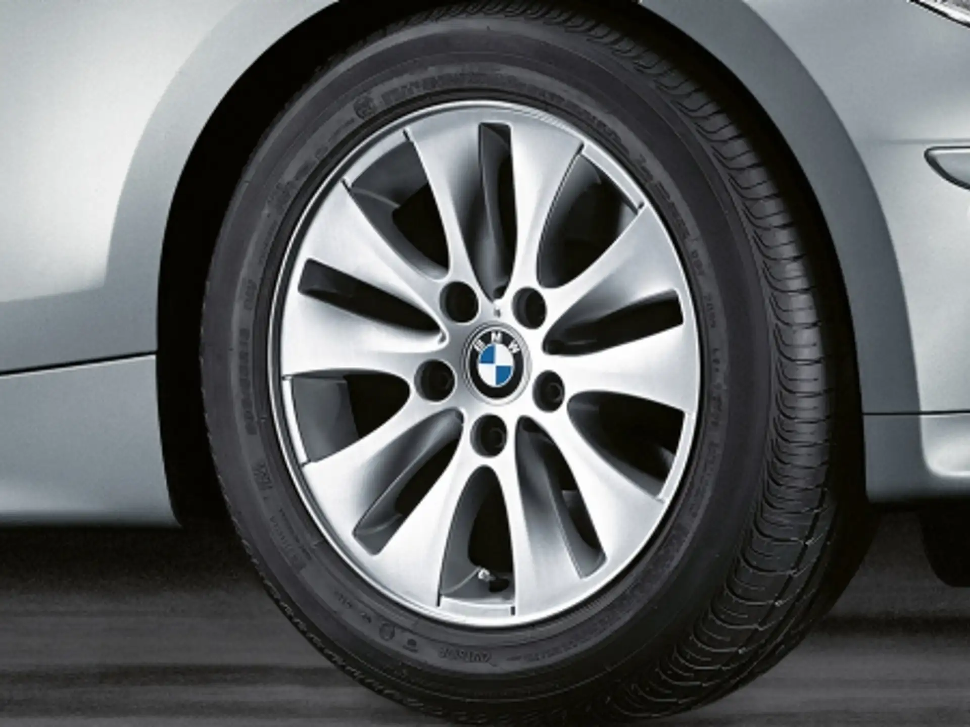 BMW Alufelge V-Speiche 229 silber 7Jx16 ET44 1er E81/E82/E87/E88 Vorderachse / Hinterachse