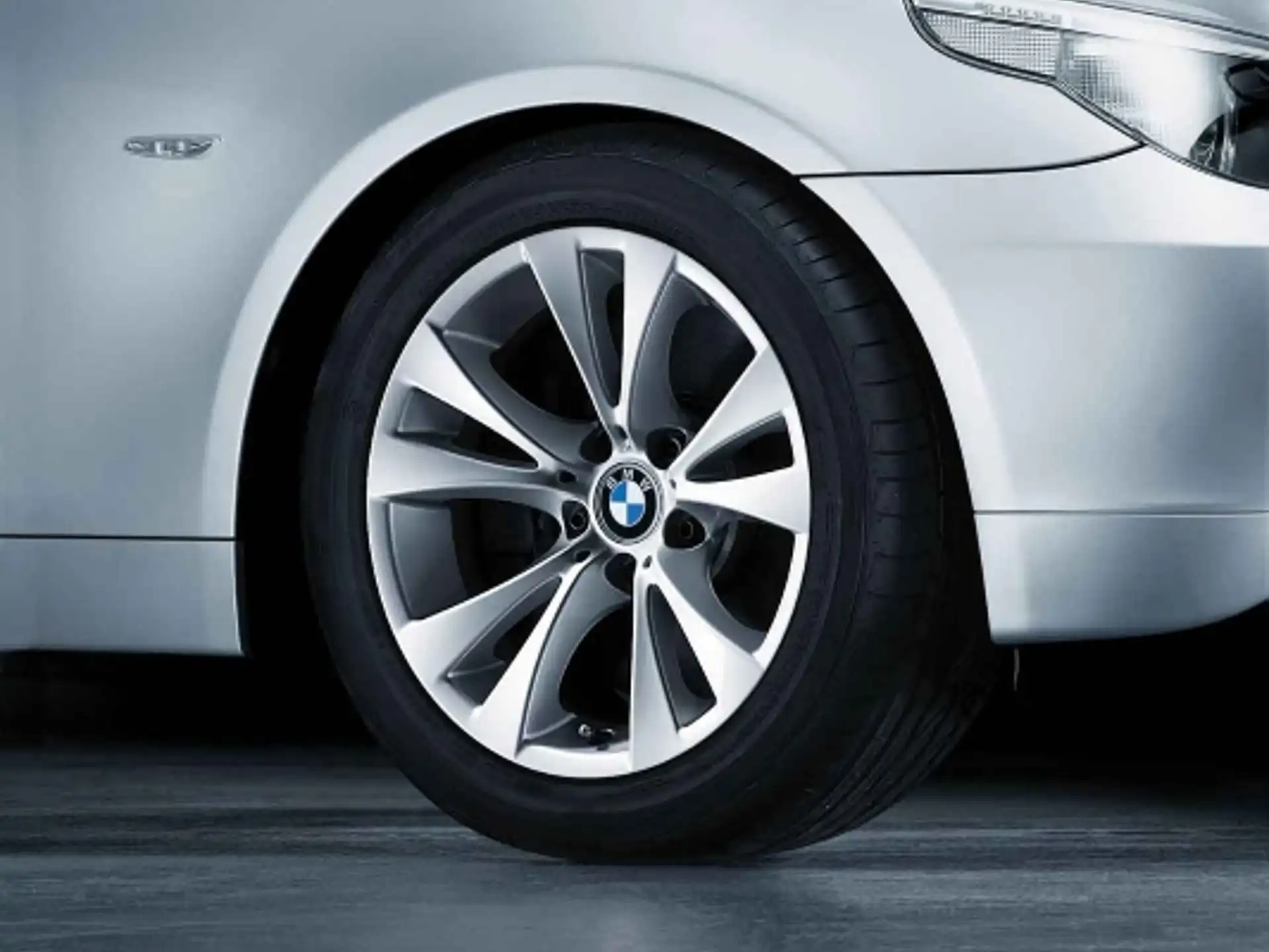 BMW Alufelge V-Speiche 277 silber 8Jx17 ET43 5er E60/E61 Vorderachse / Hinterachse
