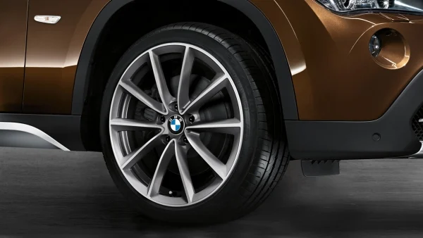 BMW Alufelge V-Speiche 324 silber/glanzgedreht 8Jx19 ET30 X1 E84