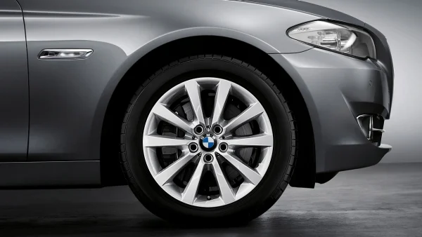 BMW Alufelge V-Speiche 328 silber 8Jx18 ET30 5er F10/F11 6er F06/F12/F13 