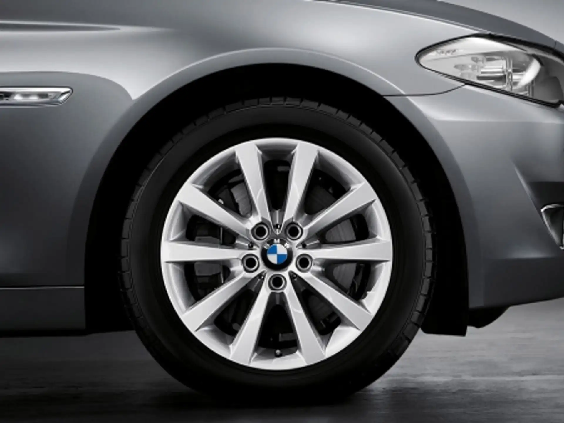 BMW Alufelge V-Speiche 328 silber 8Jx18 ET30 5er F10/F11 6er F06/F12/F13
