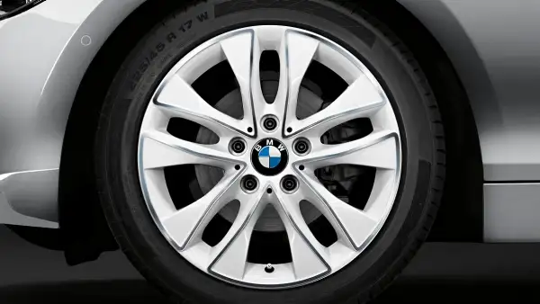 BMW Alufelge V-Speiche 412 alpinweiss/glanzgedreht 7,5J ET43 1er