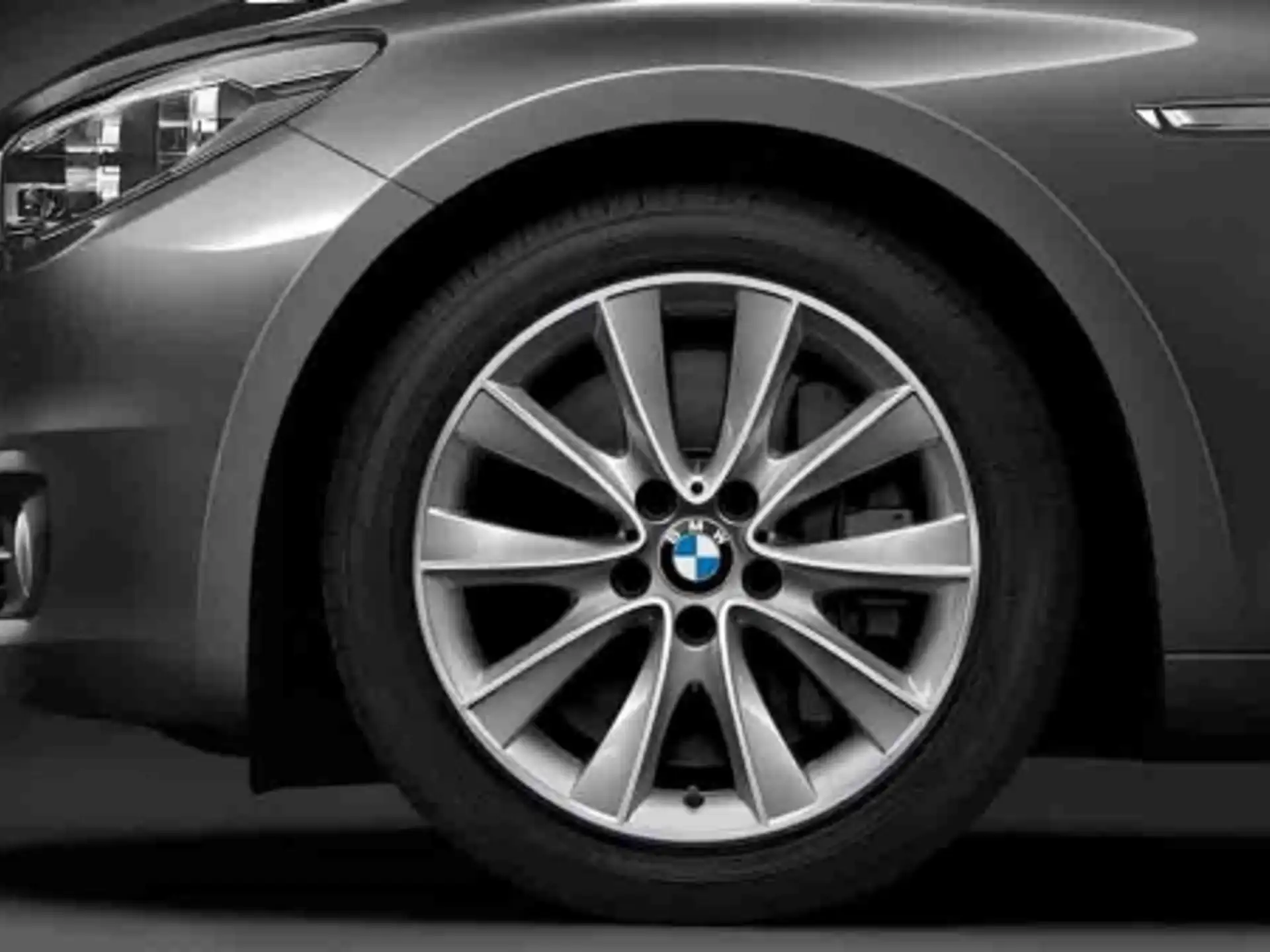 BMW Alufelge V-Speiche 425 silber/glanzgedreht 8Jx18 ET30 5er F07 6er F06/F12/F13 7er F01/F02/F04