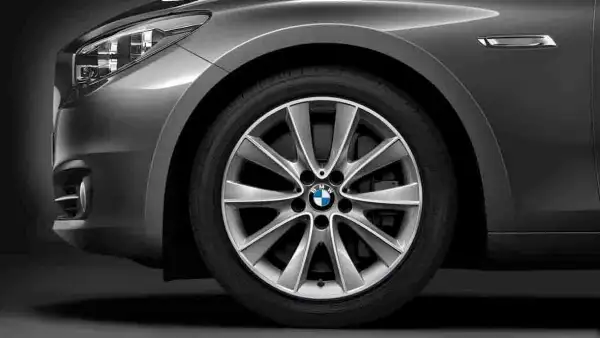 BMW Alufelge V-Speiche 425 silber/glanzgedreht 8J ET30 5er F07 6e