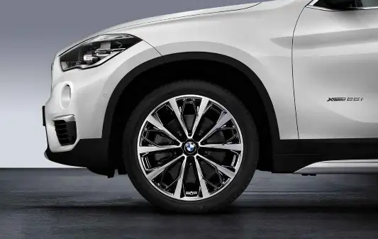 BMW Alufelge V-Speiche 573 schwarz/glanzgedreht 8J ET47 X1 F48 X2
