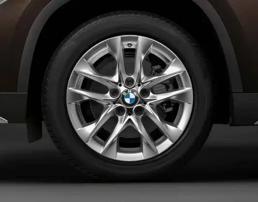 BMW Alufelge V-Speiche 621 silber 7,5J ET34 X1 E84 Vorderachse/Hi