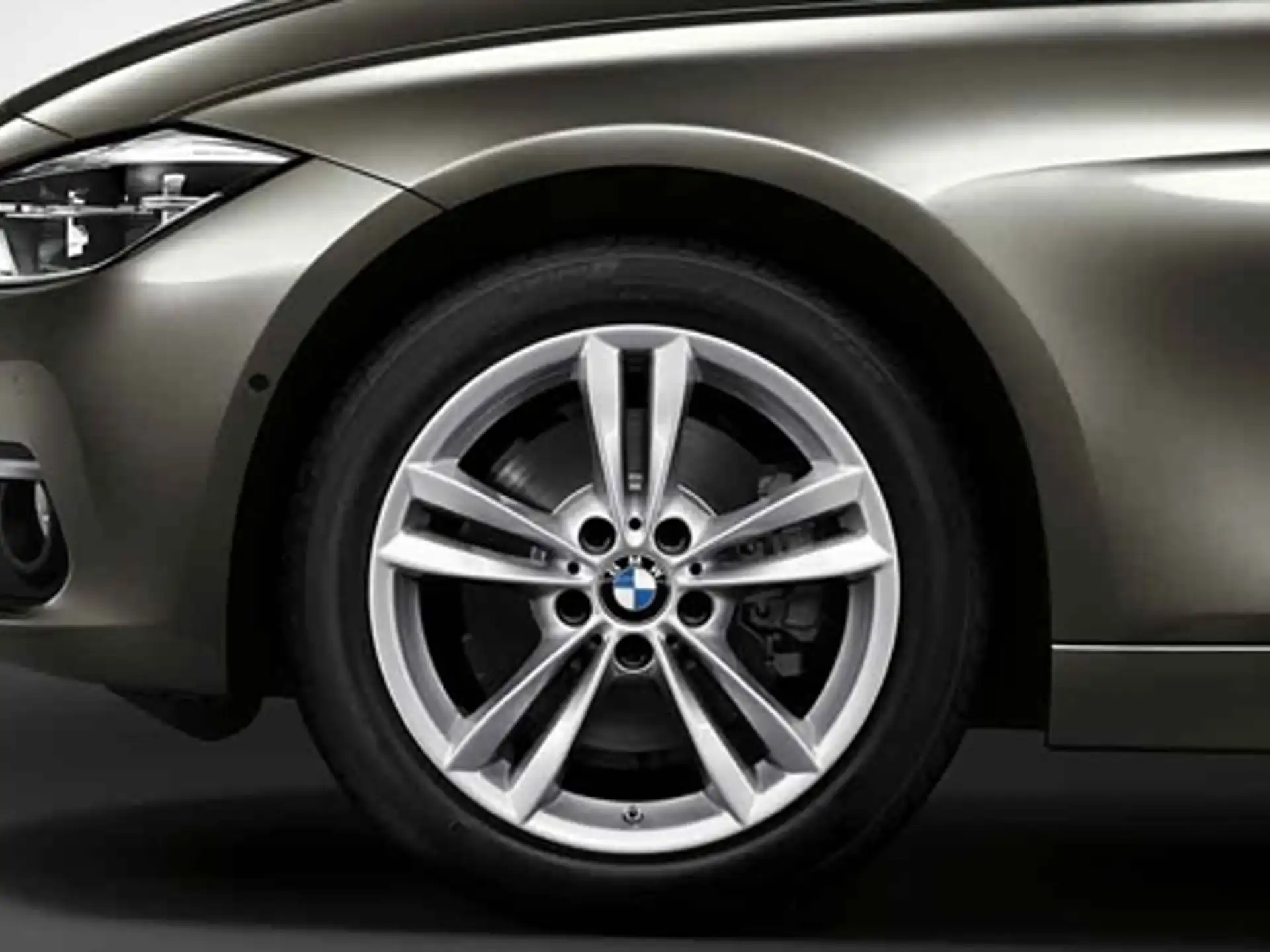 BMW Alufelge V-Speiche 658 18 Zoll silber