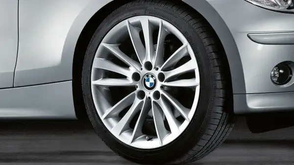 BMW Alufelge W-Speiche 263 silber 8,5J ET52 1er E81/E82/E87/E88 H