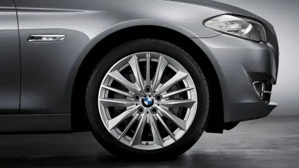 BMW Alufelge W-Speiche 332 silber/glanzgedreht 9J ET44 5er F10 6e
