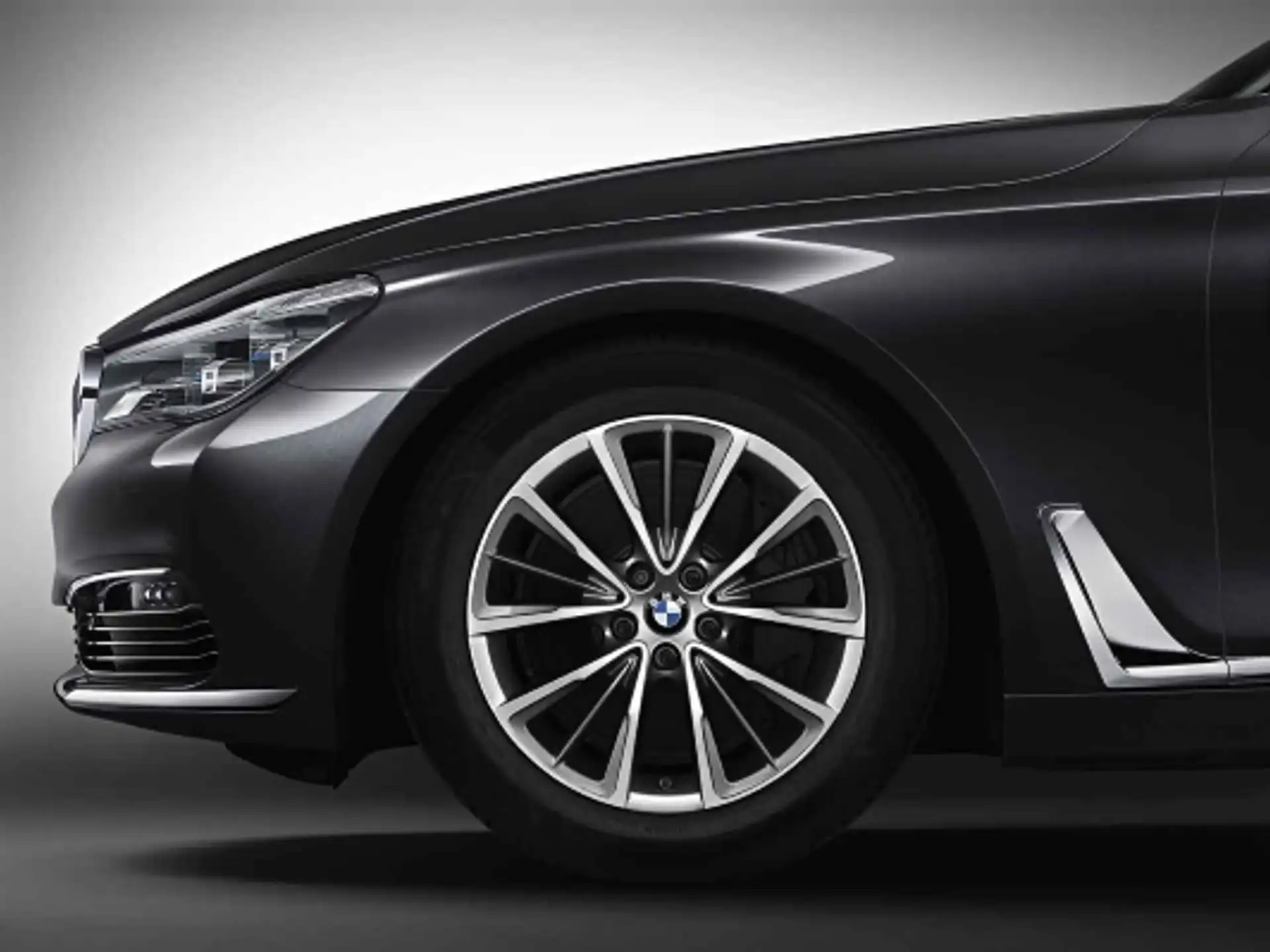 BMW Alufelge W-Speiche 643 reflexsilber 8J x 18 ET 30 Vorderachse / Hinterachse