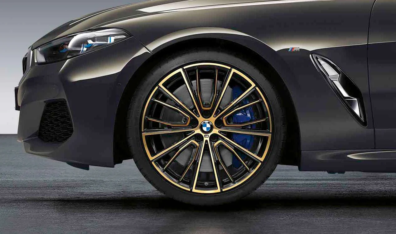 BMW Sommerkompletträder M Performance Vielspeiche 732M bicolor (night gold/hochglanzpoliert) 20 Zoll RDCi 8er G14 G15 G16 Pirelli (Mischbereifung)