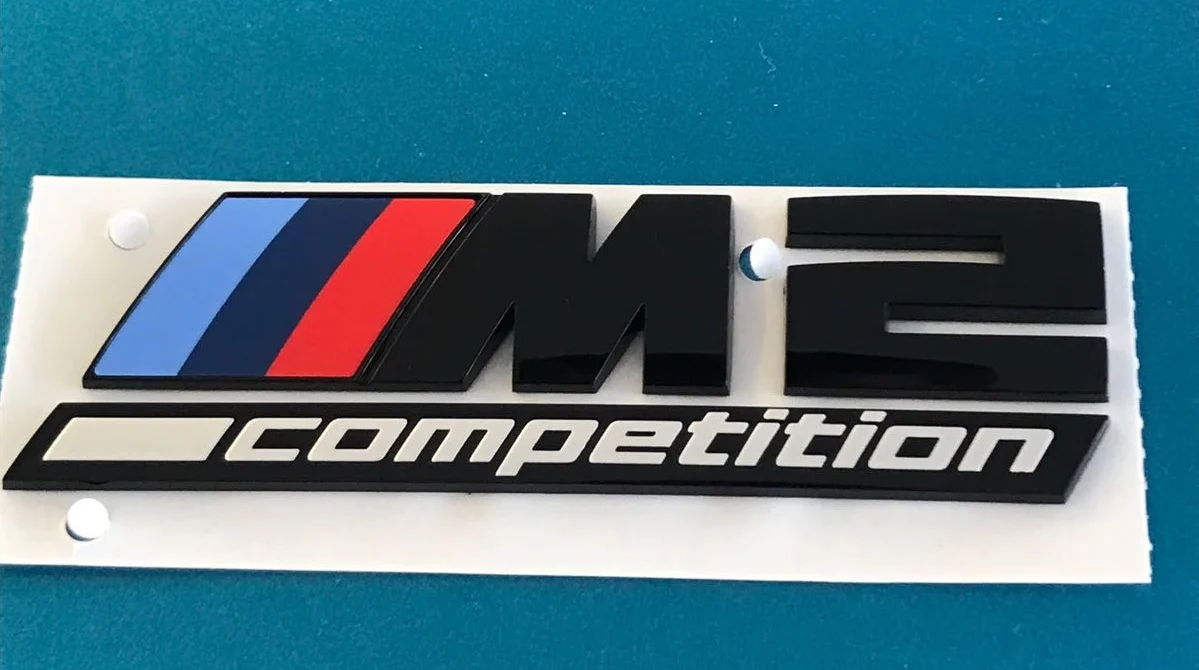 BMW M2 Competition Schriftzug schwarz