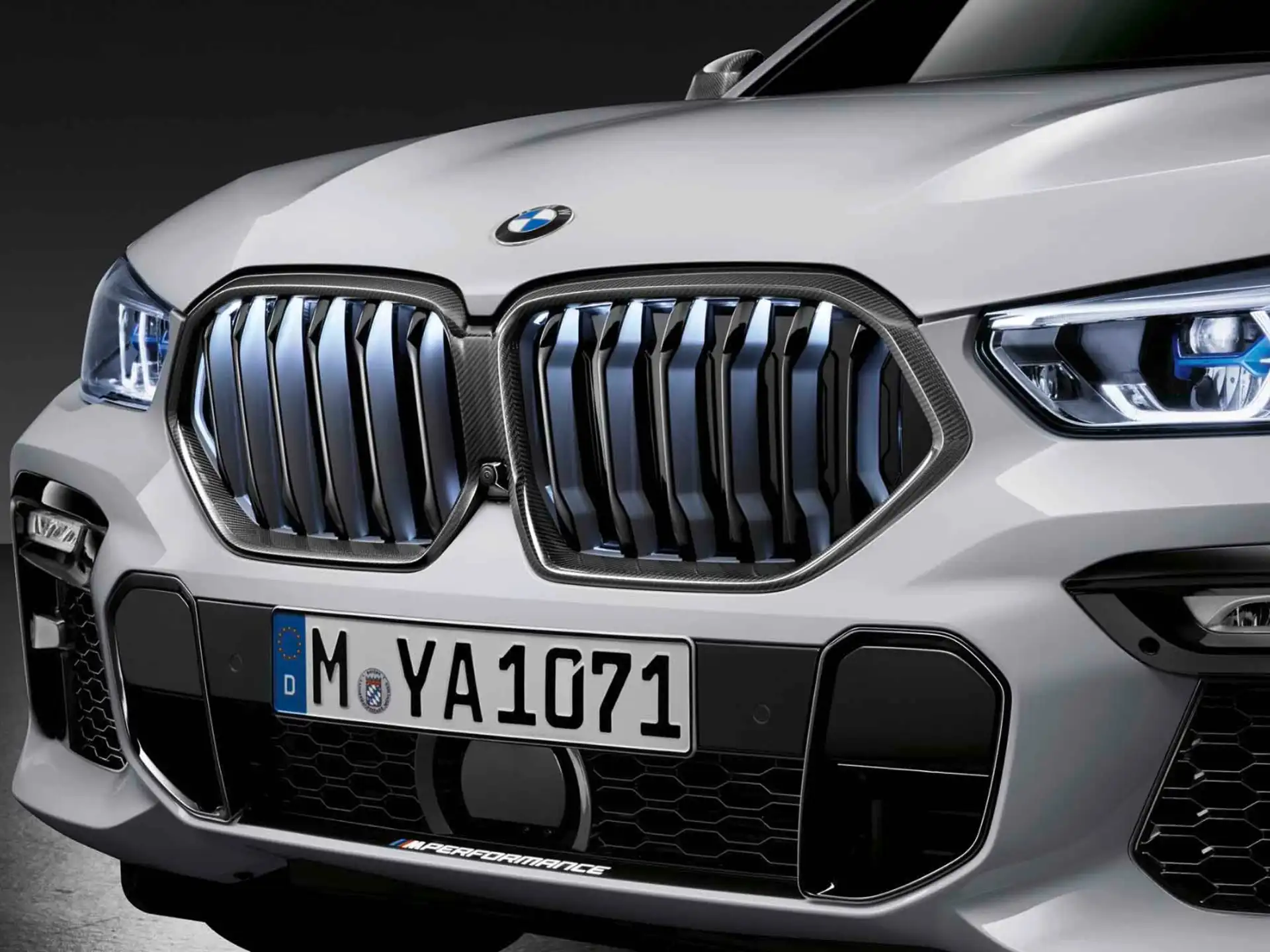 BMW M Performance Frontziergitter Carbon mit Iconic Glow X6 G06