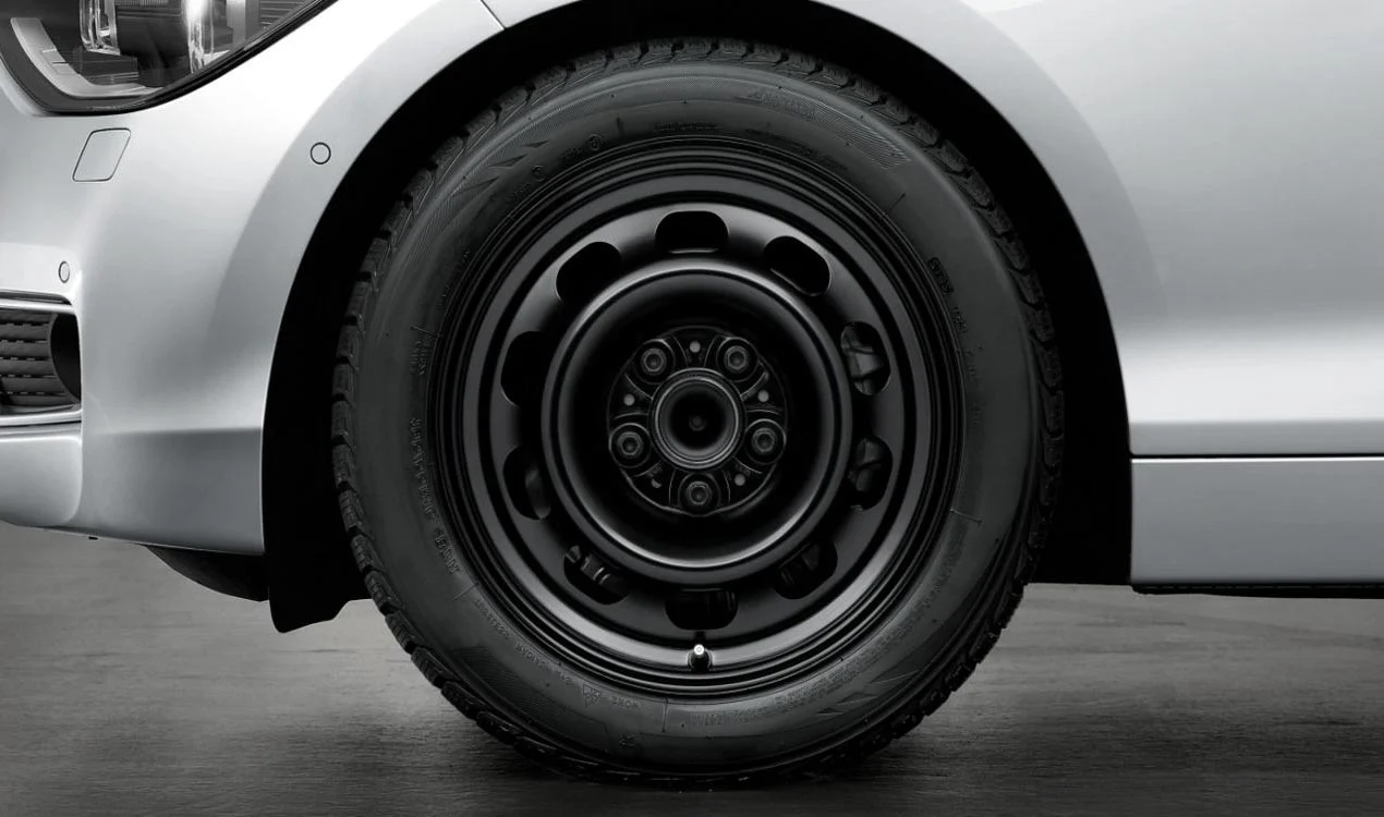 BMW Stahlfelge Styling 12 schwarz 7J x 16 ET 52 Vorderachse / Hinterachse 1er F40 [similar]