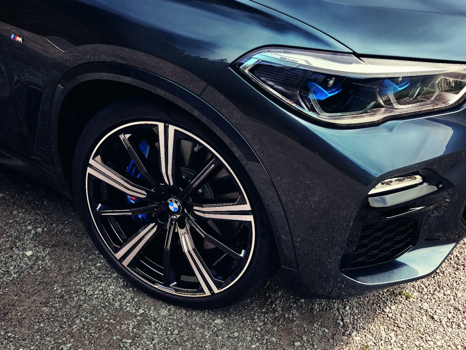 BMW Sommerkompletträder M Performance Sternspeiche 749M Bicolor (jetblack uni/hochglanzpoliert) 22 Zoll RDCi X5 G05 LCI X6 G06 LCI Continental (Mischbereifung)