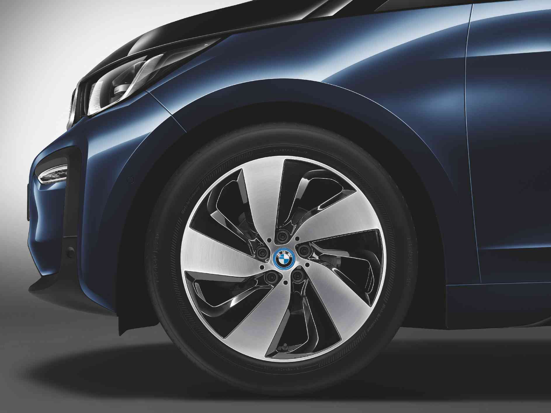 BMW Alufelge Turbinenstyling 429 jet black uni 5Jx19 ET43 i3 I01 (Winterbereifung linke Fahrzeugseite)