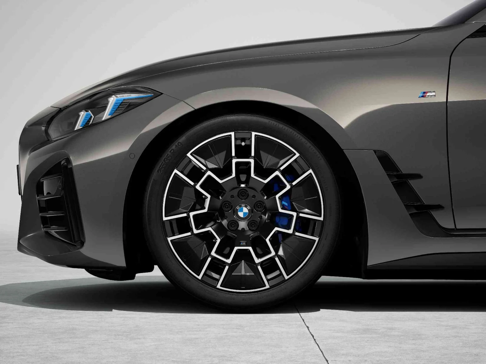 BMW Alufelge M Aerodynamik 996 jet black uni 9Jx19 ET42 4er G26 i4 G26
