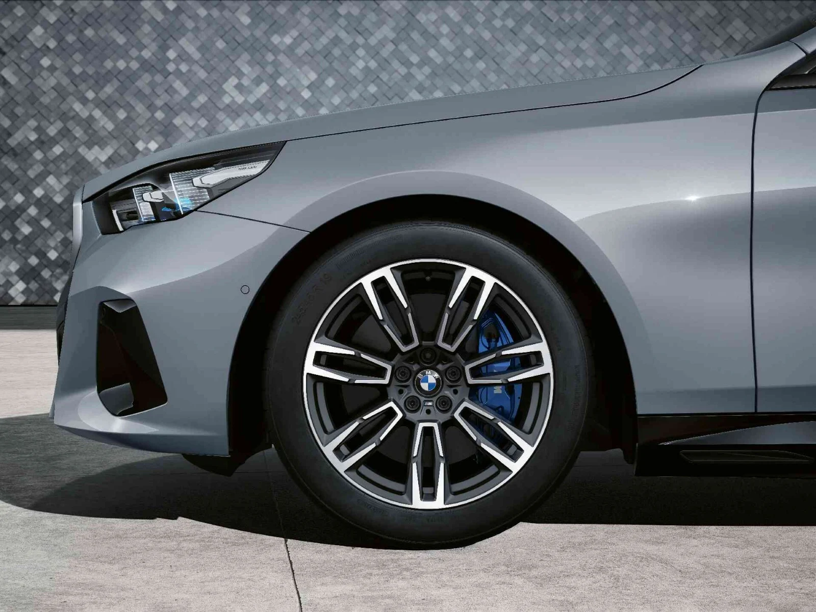 BMW Alufelge M Doppelspeiche 935 bicolor (midnight grey/hochglanzpoliert) 10Jx19 ET46 5er G60 G61