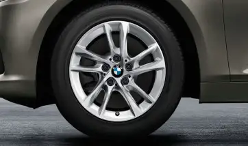 BMW Alufelge Doppelspeiche 474 7J ET47 1er F40 2er F44