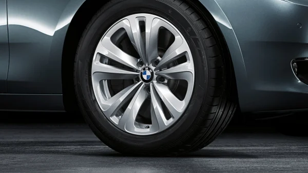 BMW Alufelge Doppelspeiche 234 silber 8Jx18 ET30 5er F07 6er F05/F12/F13 7er F01/F02/F04 