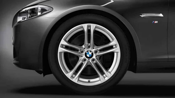 BMW Alufelge M Doppelspeiche 613 silber 9Jx18 ET44 5er F10 6er F06/F12/F13