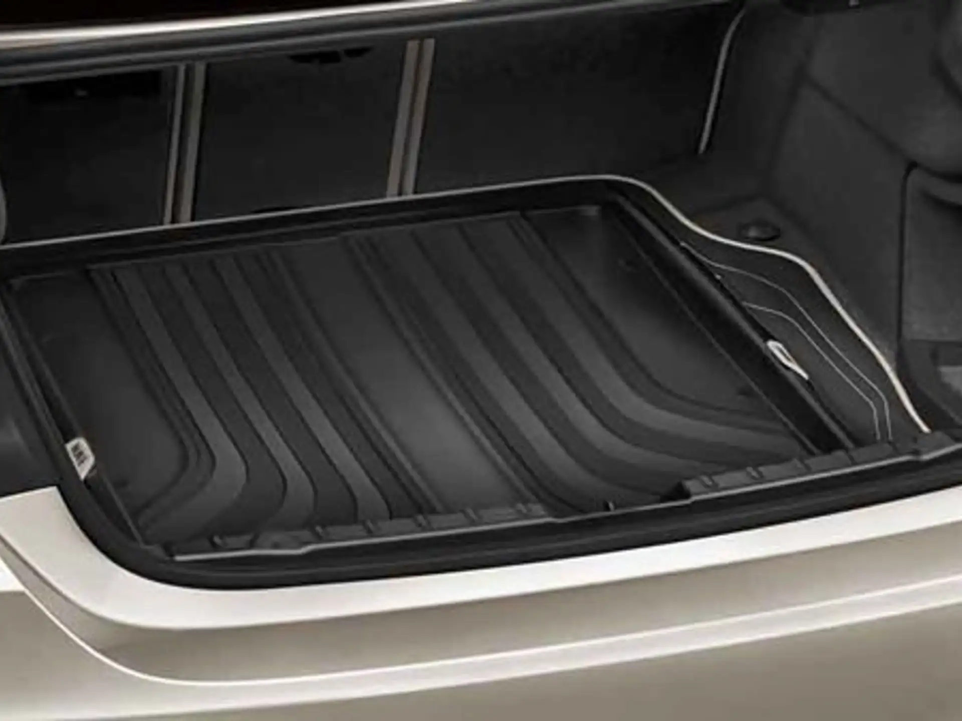 BMW Gepäckraumformmatte schwarz