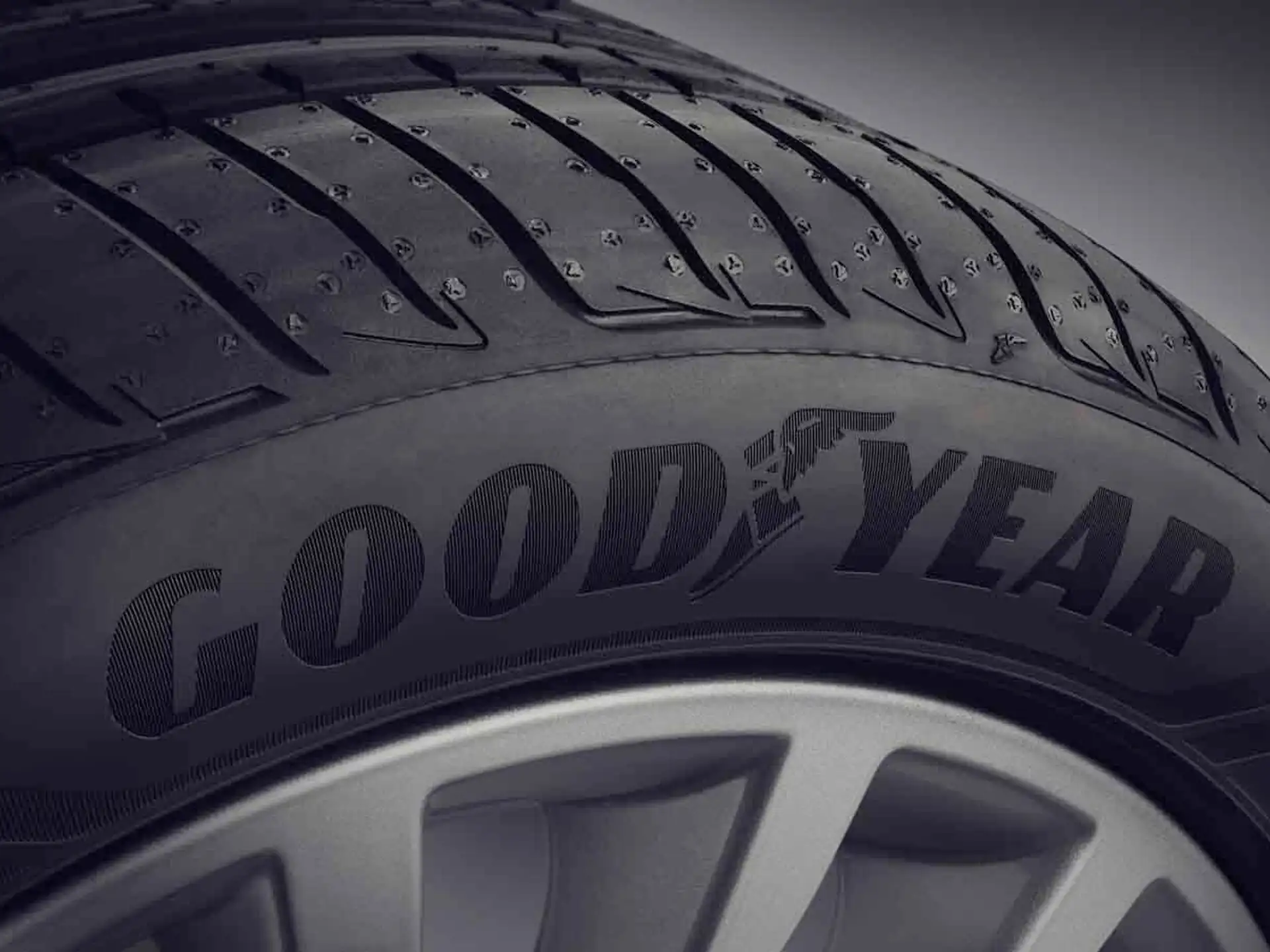 Winterreifen Goodyear Ultra Grip 8 Performance* RSC 245/45 R19 102V