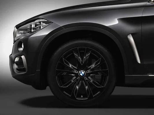 BMW Alufelge Sternspeiche 491 hochglanz-schwarz/glanzgedreht 10J x 20 ET 40 Vorderachse