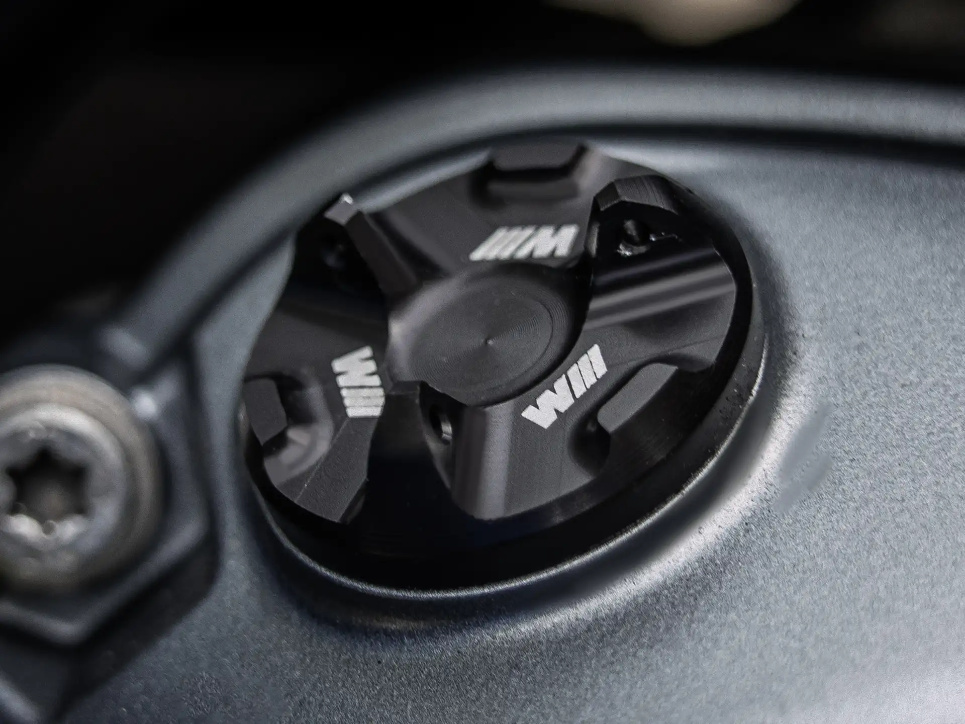 BMW M Öleinfüllstutzen K63 K66 K67 K69
