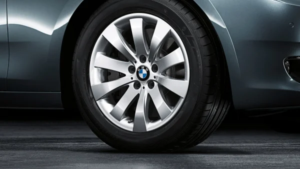 BMW Alufelge Sternspeiche 250 silber 8Jx18 ET30 5er F07 7er F01/F02/F04 