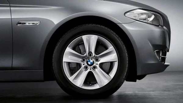 BMW Alufelge Sternspeiche 327 silber 8Jx17 ET30 5er F10/F11 6er F06/F12/F13 