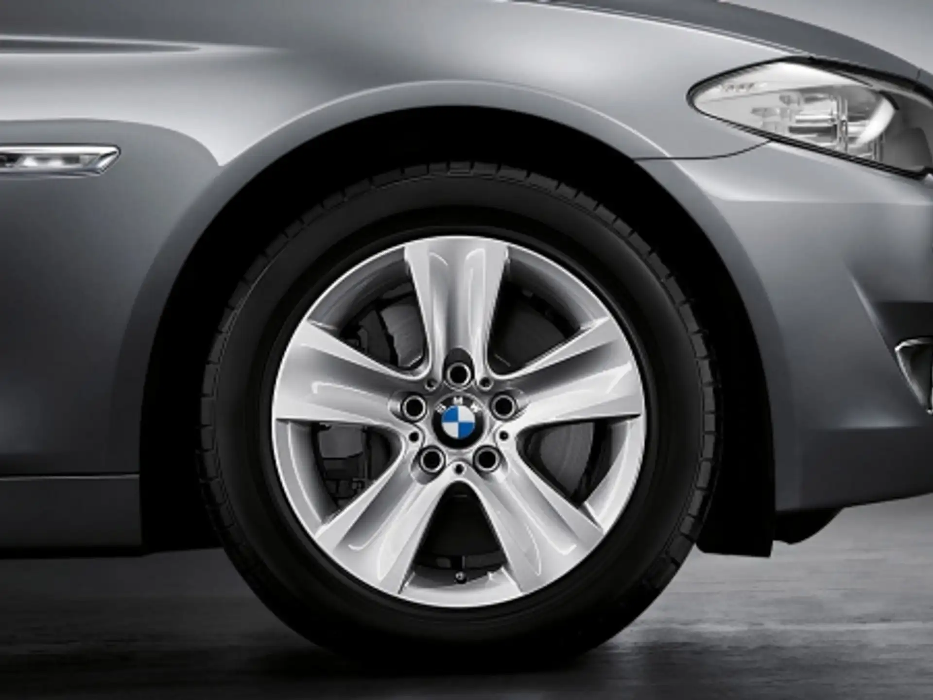 BMW Alufelge Sternspeiche 327 silber 8Jx17 ET30 5er F10/F11 6er F06/F12/F13