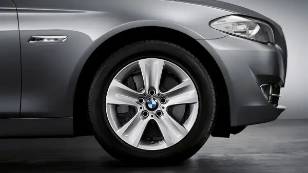 BMW Alufelge Sternspeiche 327 silber 8J ET30 5er F10/F11 6er F06/