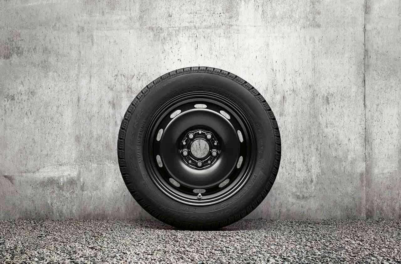 BMW Notrad Stahl Styling 12 schwarz 17 Zoll X1 U11 [Abb. ähnlich]