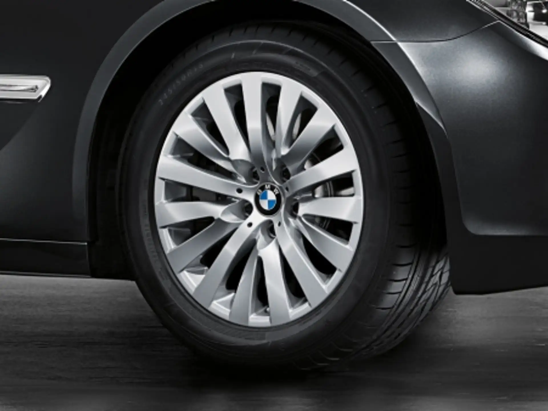 BMW Alufelge V-Speiche 254 silber 8Jx18 ET30 5er F07 7er F01/F02/F04
