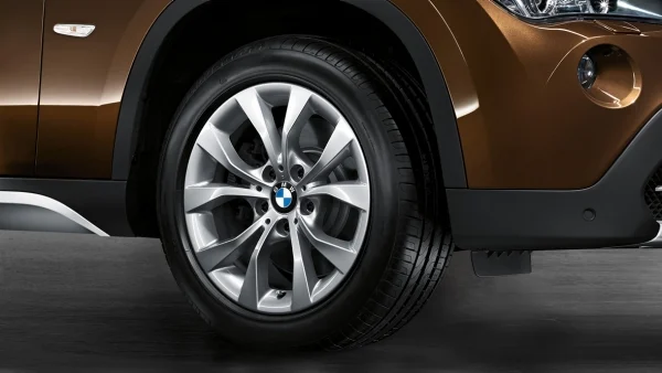 BMW Alufelge V-Speiche 318 silber 7,5Jx17 ET34 X1 E84  