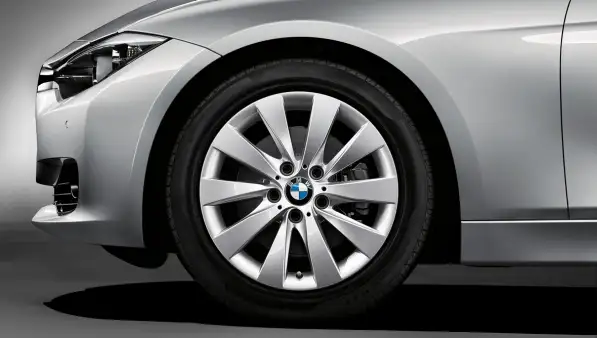 BMW Alufelge V-Speiche 413 17 Zoll silber - 3er F30 F31 4er F32 F